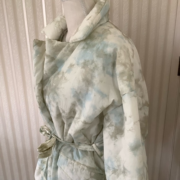 Blank NYC Perfect Day Belted Watercolor Puffer Jacket Size M - Picture 7 of 15